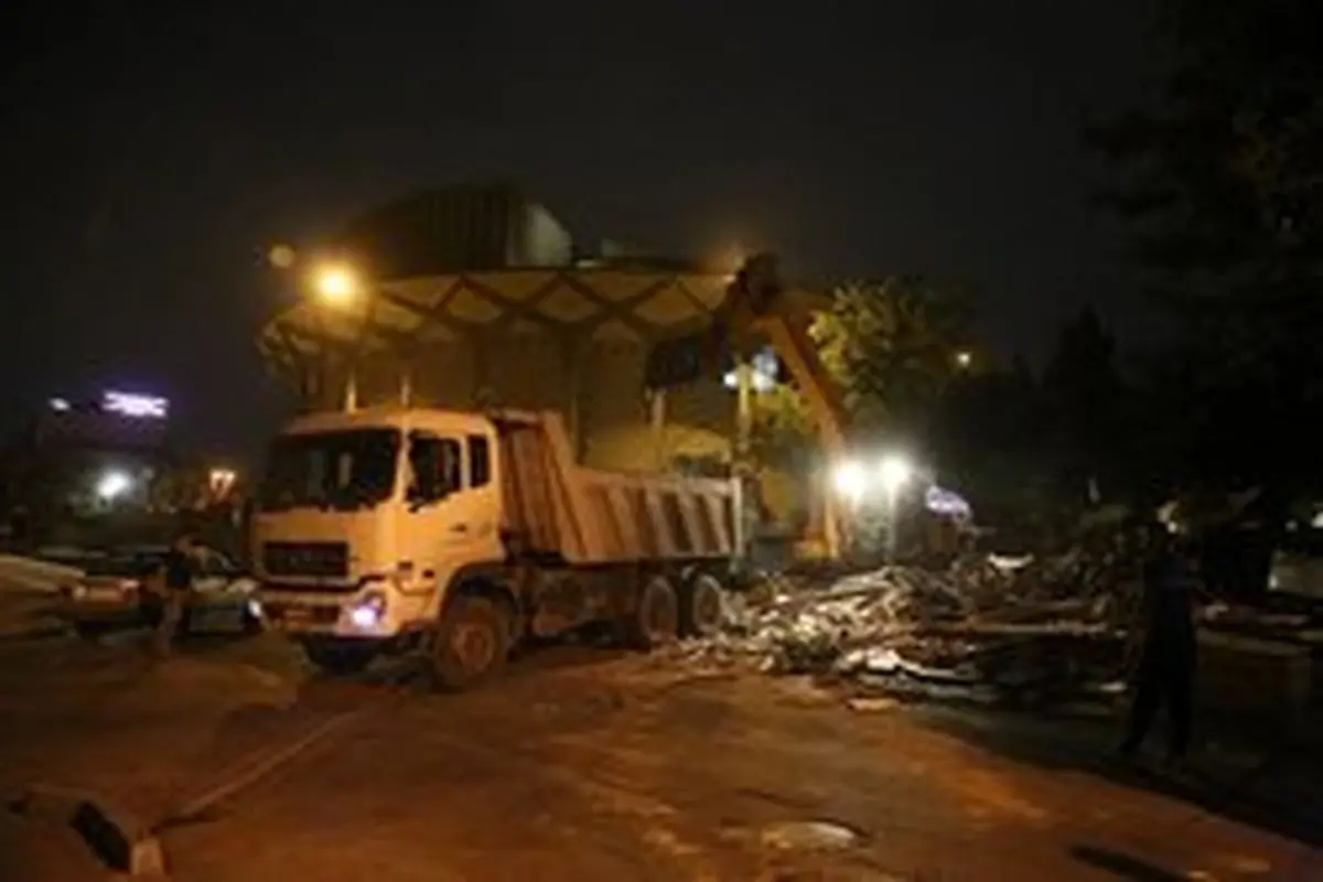 سازه ناایمن بوستان دانشجو در محوطه تئاتر شهر برچیده شد