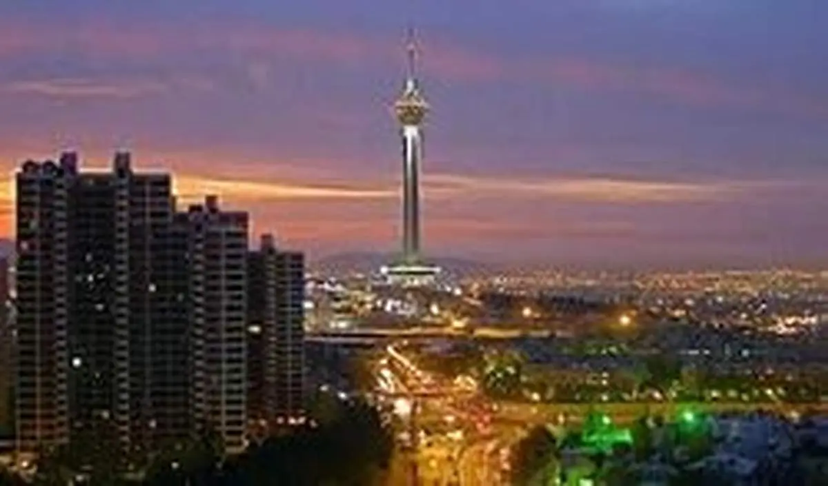 رصد دنبالهدار نئووایس از فراز برج میلاد