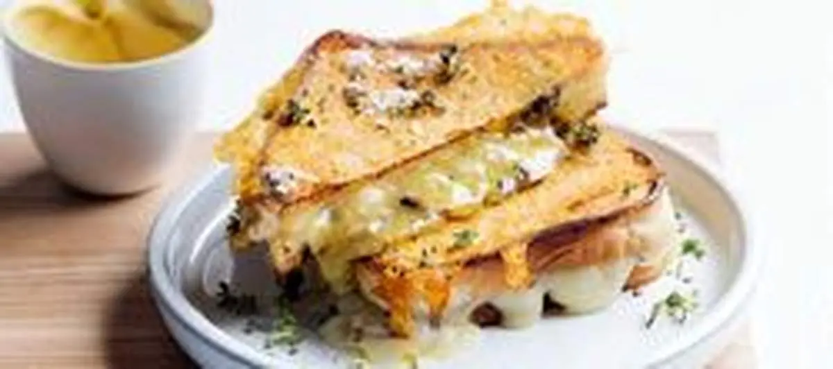 طرز تهیه کیک هویج و دارچین خانگی سه لایه