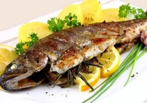 صید عجیب‌ترین ماهی سفید در بندرانزلی+فیلم
