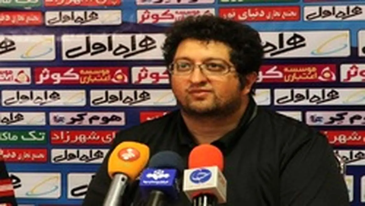 سرمربی ماشین‌سازی تبریز به نشست خبری نرسید