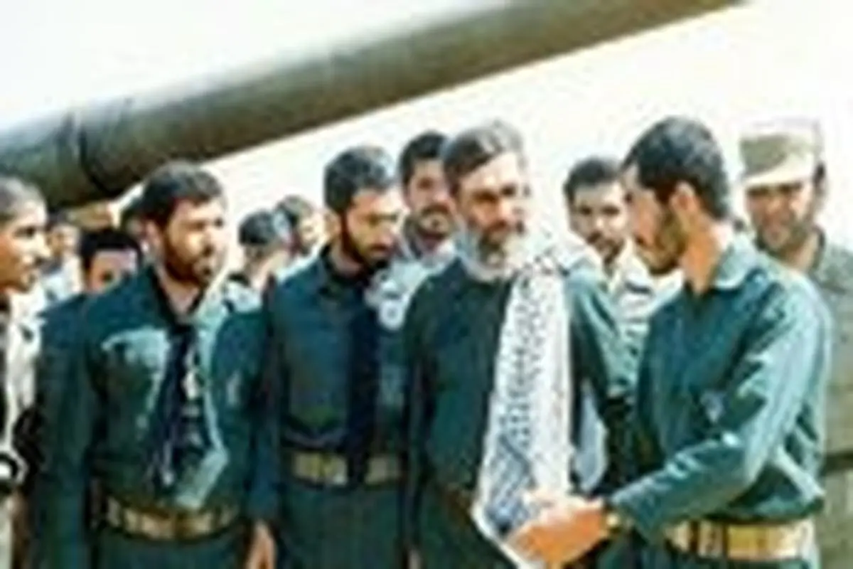 تصاویری از رهبر انقلاب در جبهههای دفاع مقدس