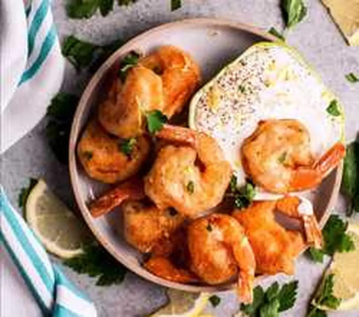 طرز تهیه میگو پفکی تُرد و پیاز پفکی با سس تارتار