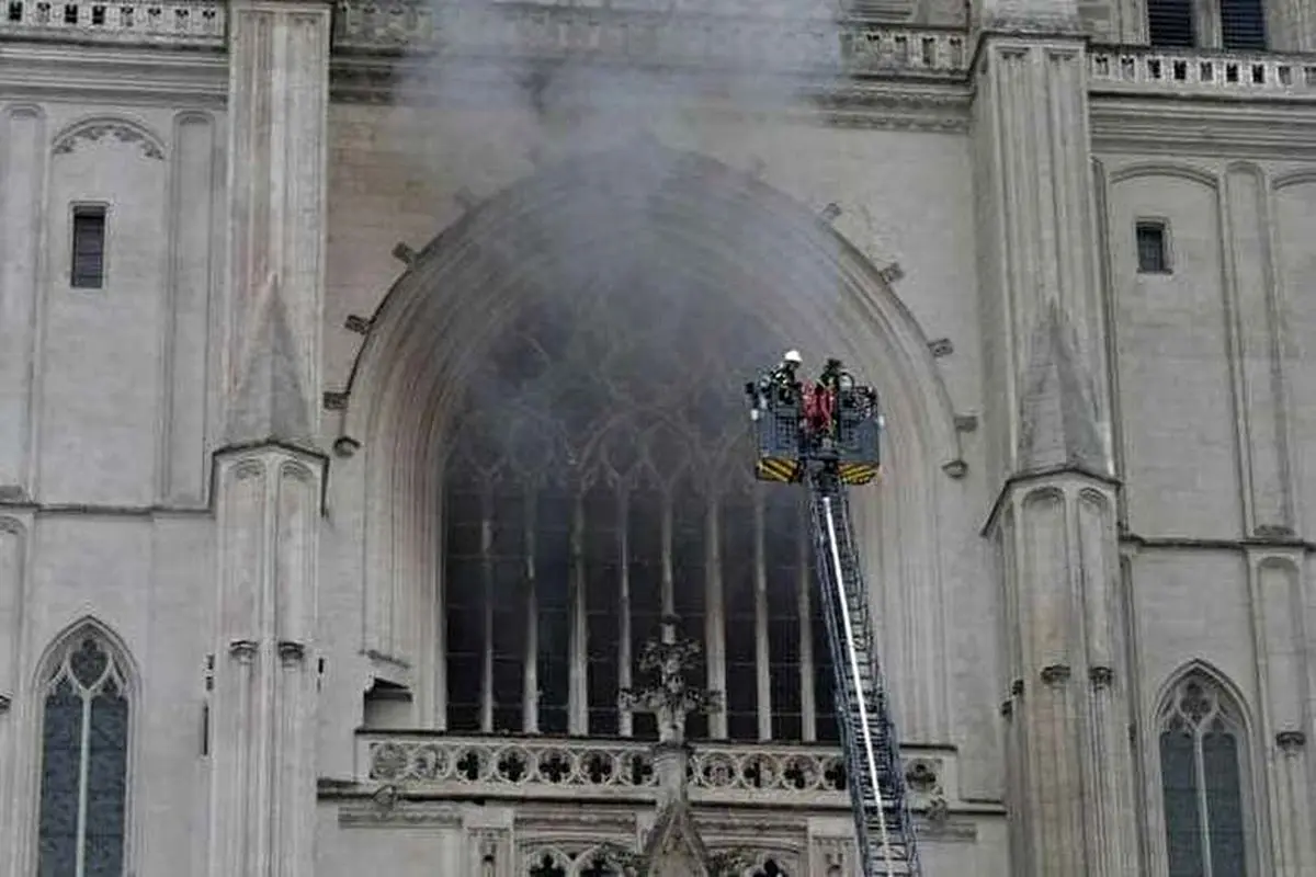 آتش‌سوزی در کلیسای جامع «نانت» فرانسه + فیلم