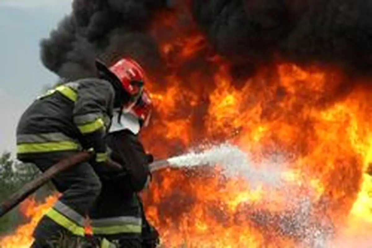 نجات ۳۵ نفراز میان دود و آتش یک مجتمع مسکونی در اهواز