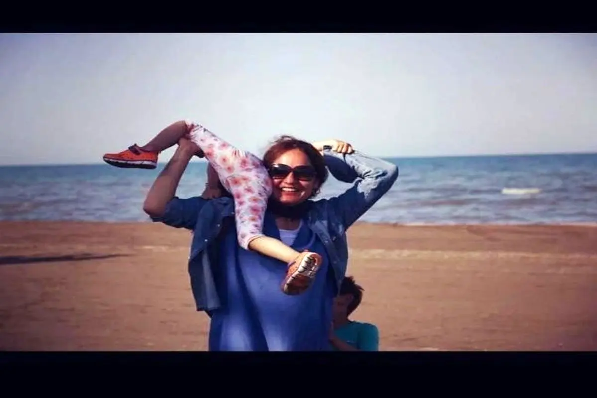 تصویری از مهناز افشار و دخترش در کنار ساحل