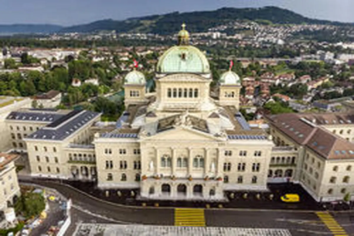 خودسوزی یک معترض مقابل پارلمان سوئیس