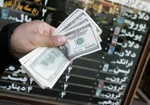 یک کارشناس اقتصادی: بانک مرکزی دلار بالای ۹۰ هزار تومان را به رسمیت شناخت!