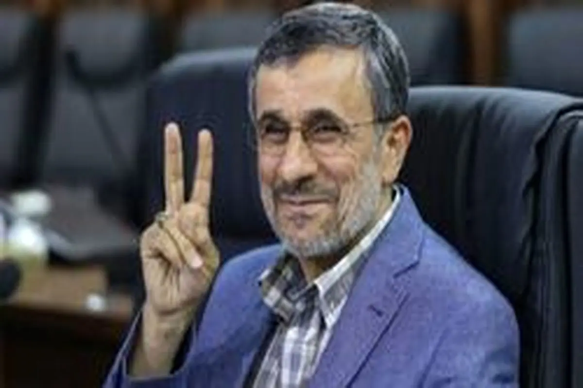 تنها یکی از مراجع قم احمدی نژاد را پذیرفت/ او کار عمرو عاص را می کند