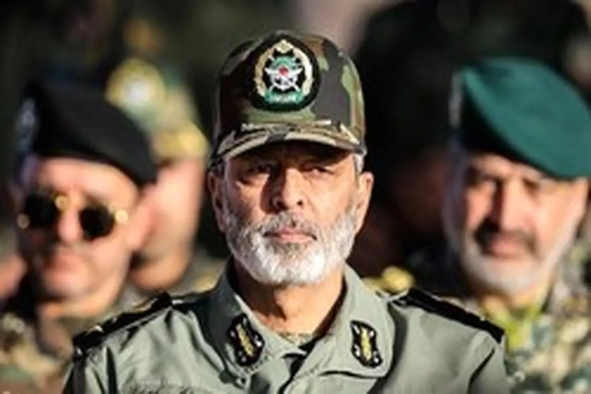 فرمانده کل ارتش: بیانیه گام دوم انقلاب نقشه راه تربیتی و آموزشی افسران آینده ارتش است