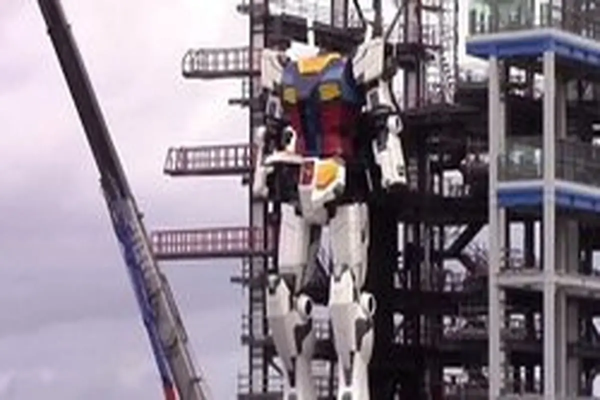 ربات ۱۸ متری ژاپنی‌ها راه رفت! + عکس