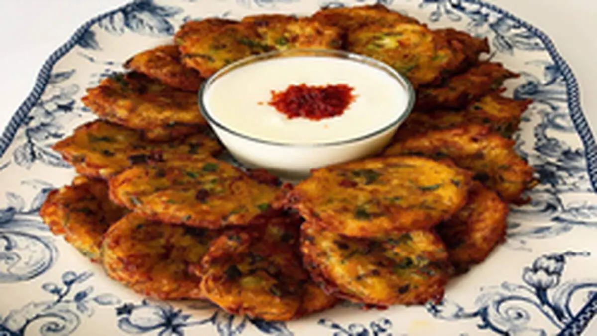 طرز تهیه غذایی لذتبخش با سس ماست و سیر