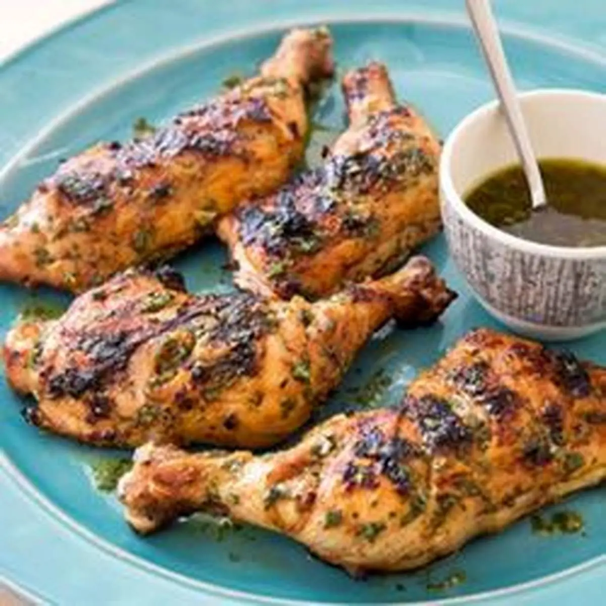 طرز تهیه ران مرغ با سس در فر