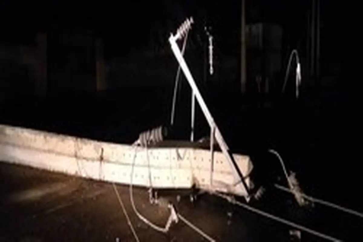 طوفان شدید شهر «گلمورتی» در دلگان را در نوردید/ قطع برق ۷۰ درصد شهر