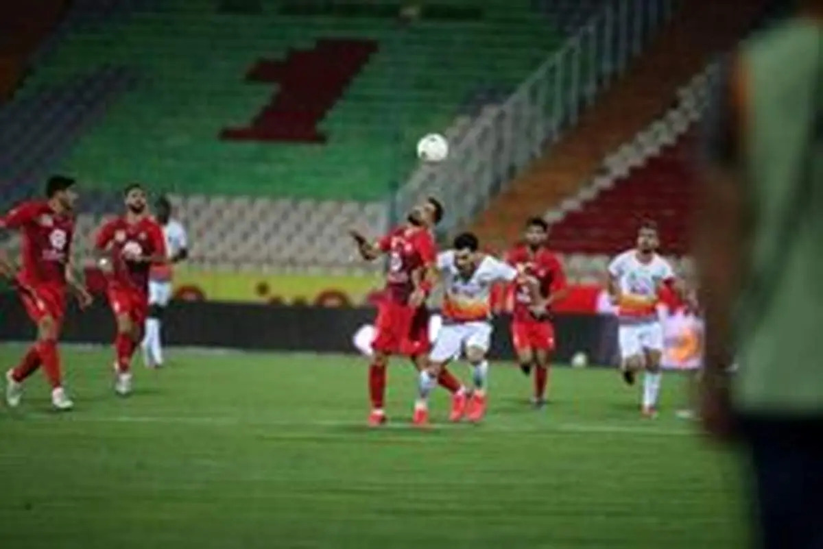 فرار بزرگ ذوب آهن از سقوط /جام قهرمانی لیگ نوزدهم به پرسپولیس اهدا شد