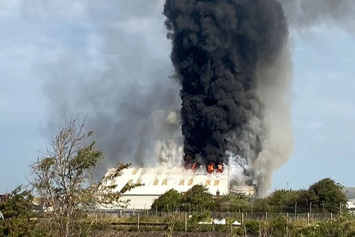 نخستین تصاویر از انفجار و آتش سوزی در «ساسکس» انگلیس+ فیلم