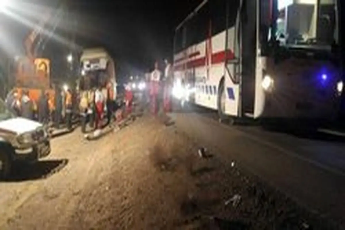 تصادف شدید اتوبوس اسکانیا و کامیون