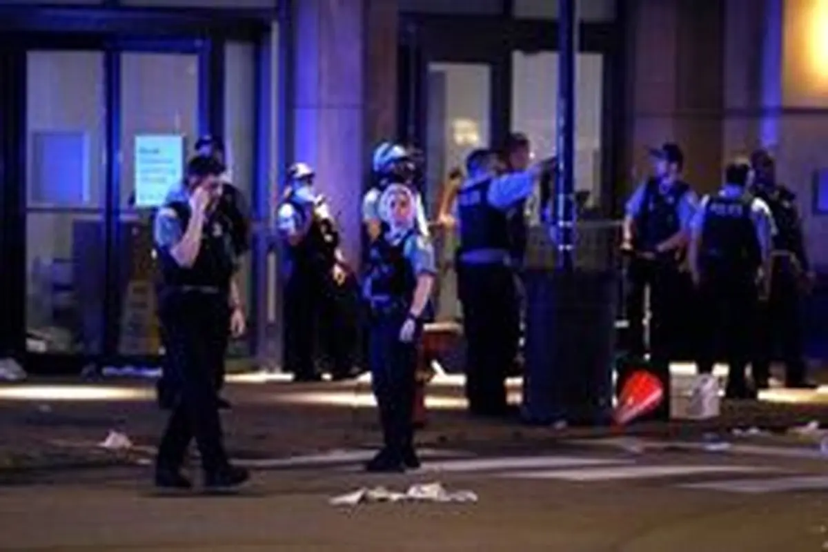 بازداشت ۱۰۰ معترض آمریکایی در شیکاگو