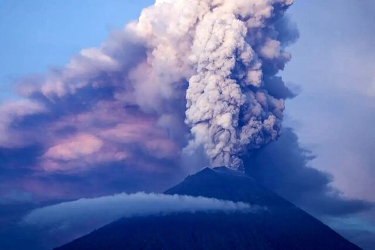 صحنه‌ای باورنکردنی از آتشفشان تازه فعال شده اندونزی + فیلم