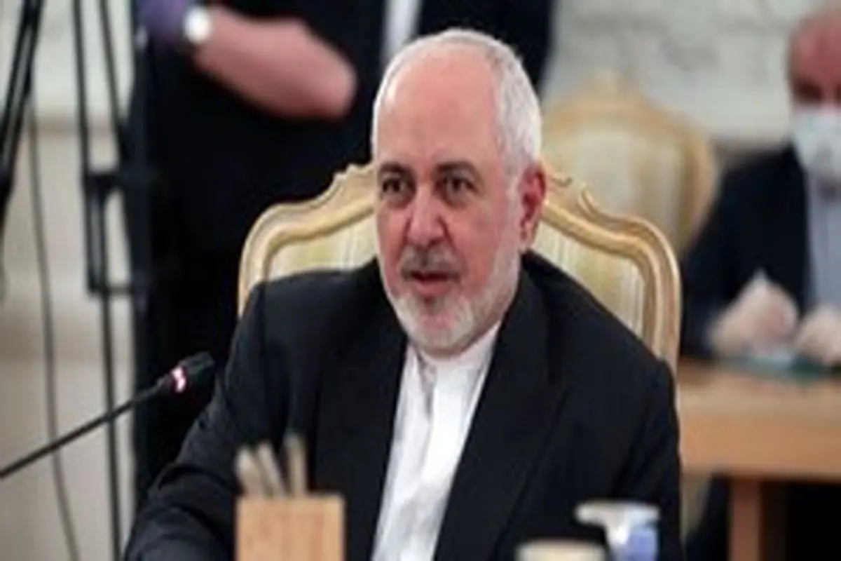 ظریف: آمریکا نا امیدانه به‌دنبال جلب حمایت از تمدید تحریم تسلیحاتی ایران است