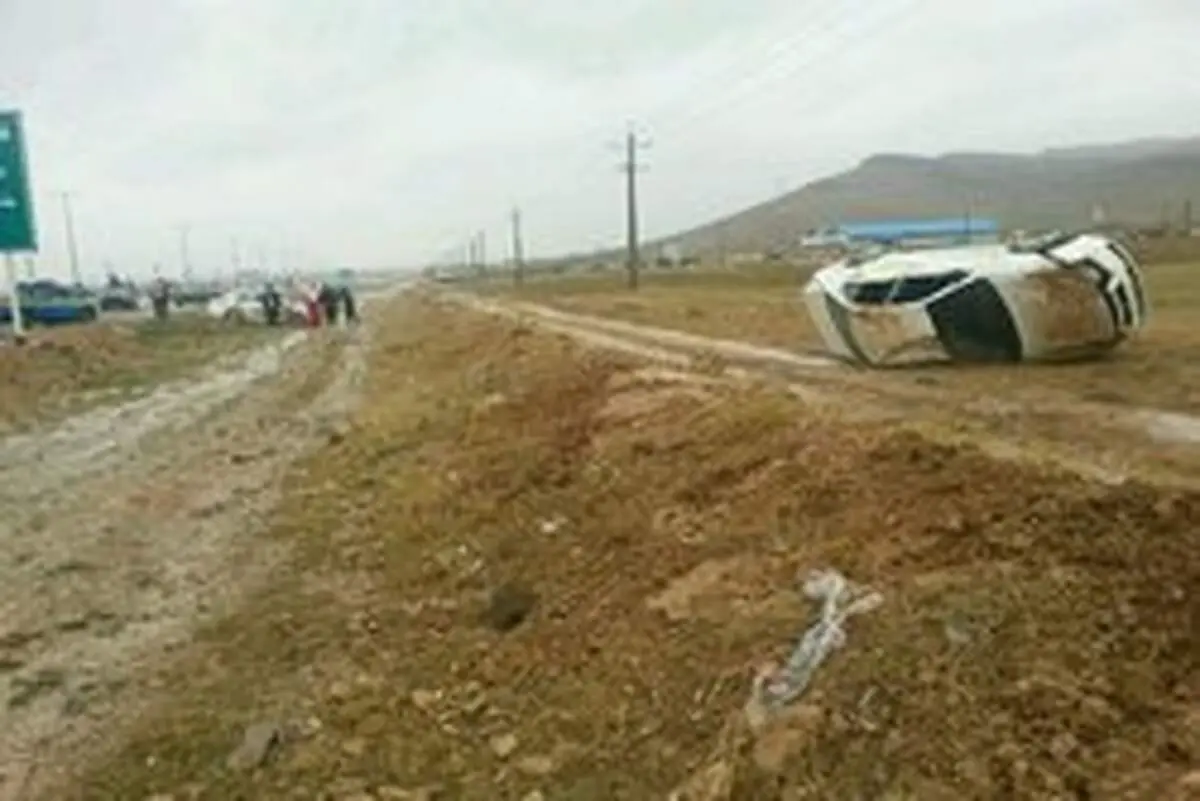 واژگونی خودروی حامل اتباع بیگانه ۱۱ مصدوم بر جا گذاشت