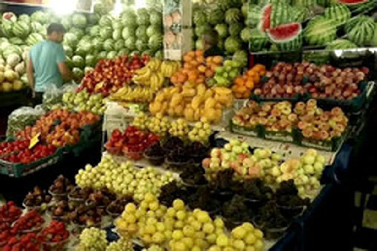 جدول قیمت میوه و تره بار در بازار امروز سه شنبه ۱۴ مرداد ۹۹