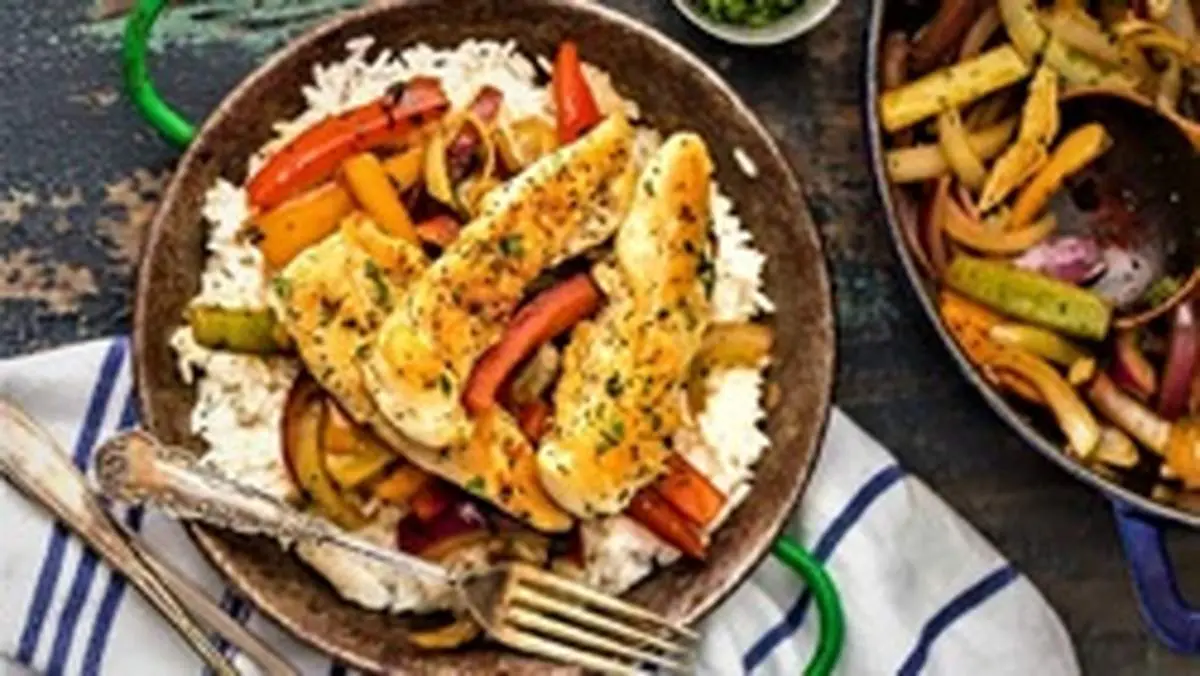 طرز تهیه پلو فلفل دلمه‌ای متفاوت و خوشمزه
