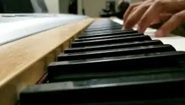 نواختن پیانو در میان ویرانی انفجار بیروت+فیلم