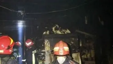 آتش‌سوزی گسترده در مغازه ظروف یک‌بارمصرف در میدان قائم شیراز