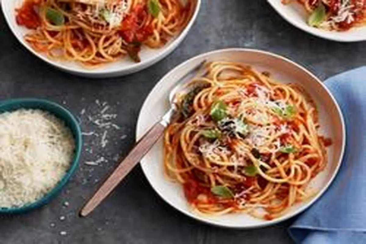 طرز تهیه اسپاگتی با سس مرغ و زردچوبه