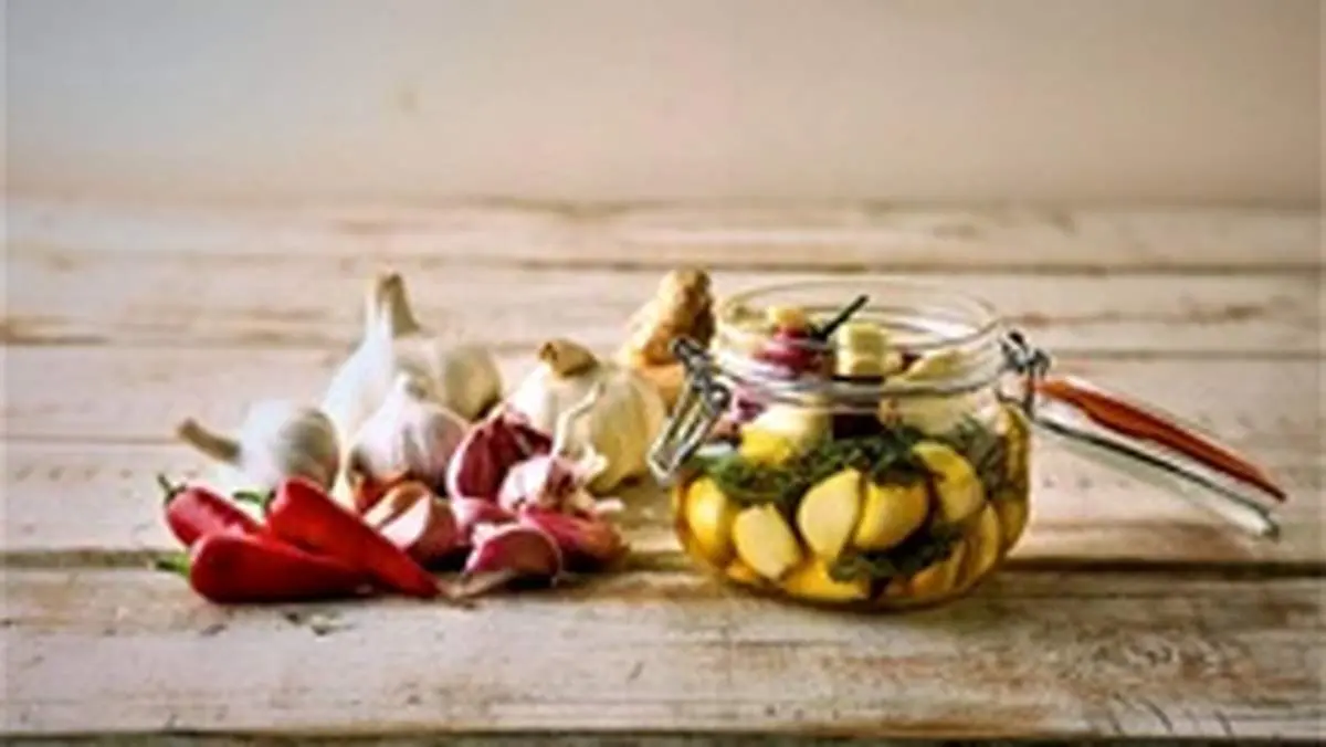 طرز تهیه ترشی سیر خوشمزه و پرطرفدار