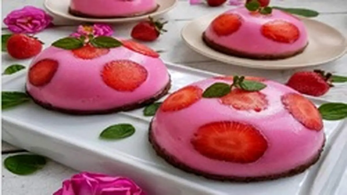 طرز تهیه چیز دسر توت فرنگی