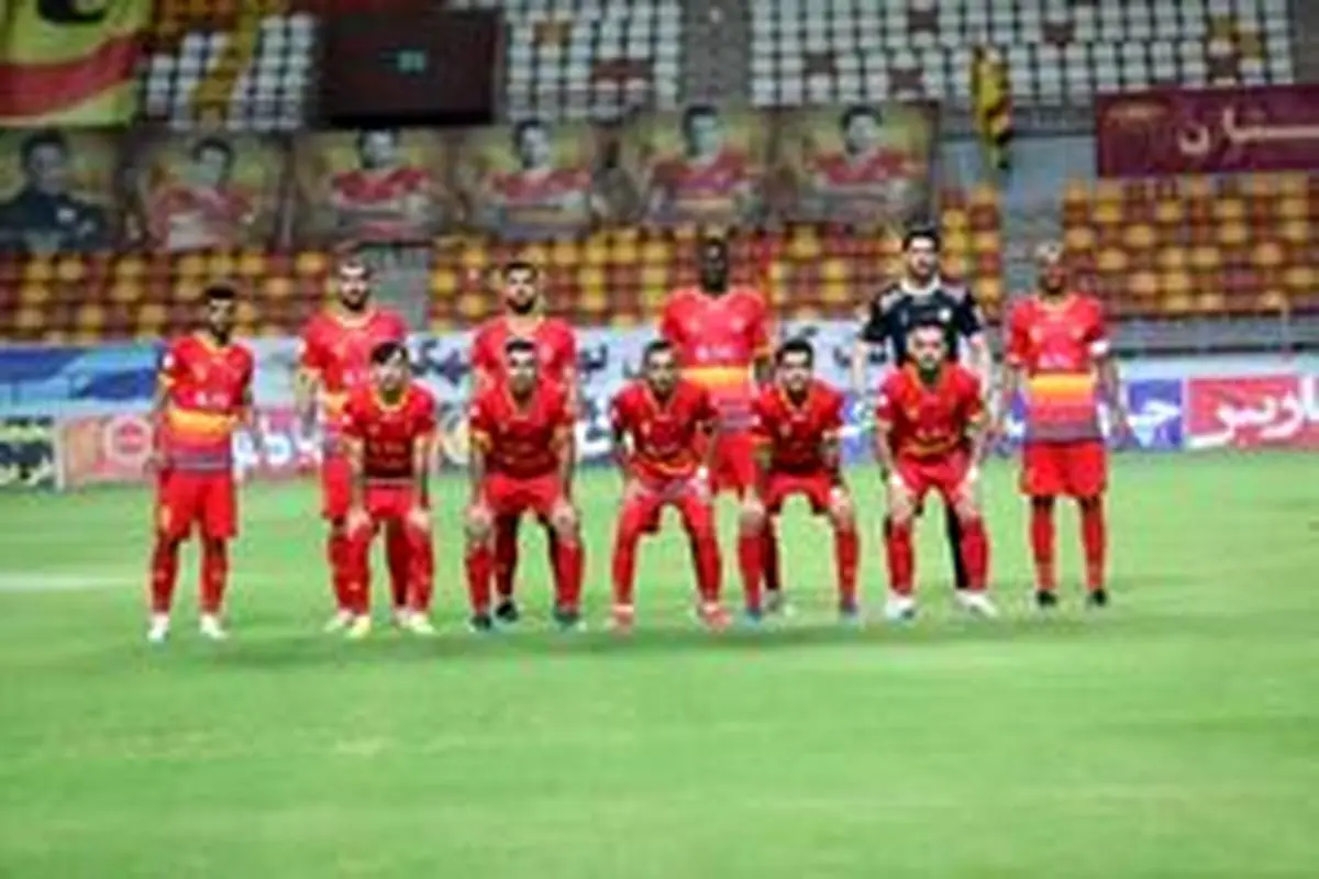 تیم فوتبال فولاد خوزستان تا آخرین لحظه برای رسیدن به موفقیت می‌جنگد