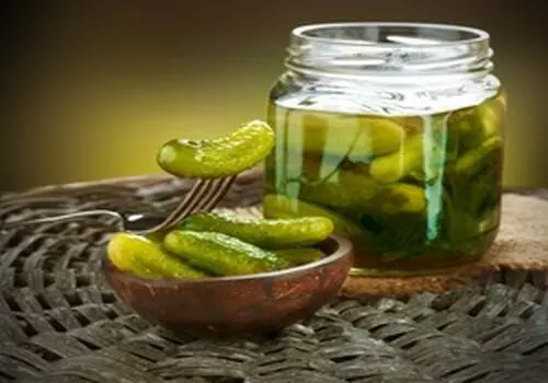 طرز تهیه خیارشور لهستانی ترد و ماندگار بدون کپک