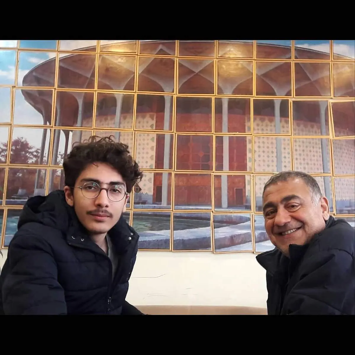 آقای بازیگر درکنار پسر خوش تیپش