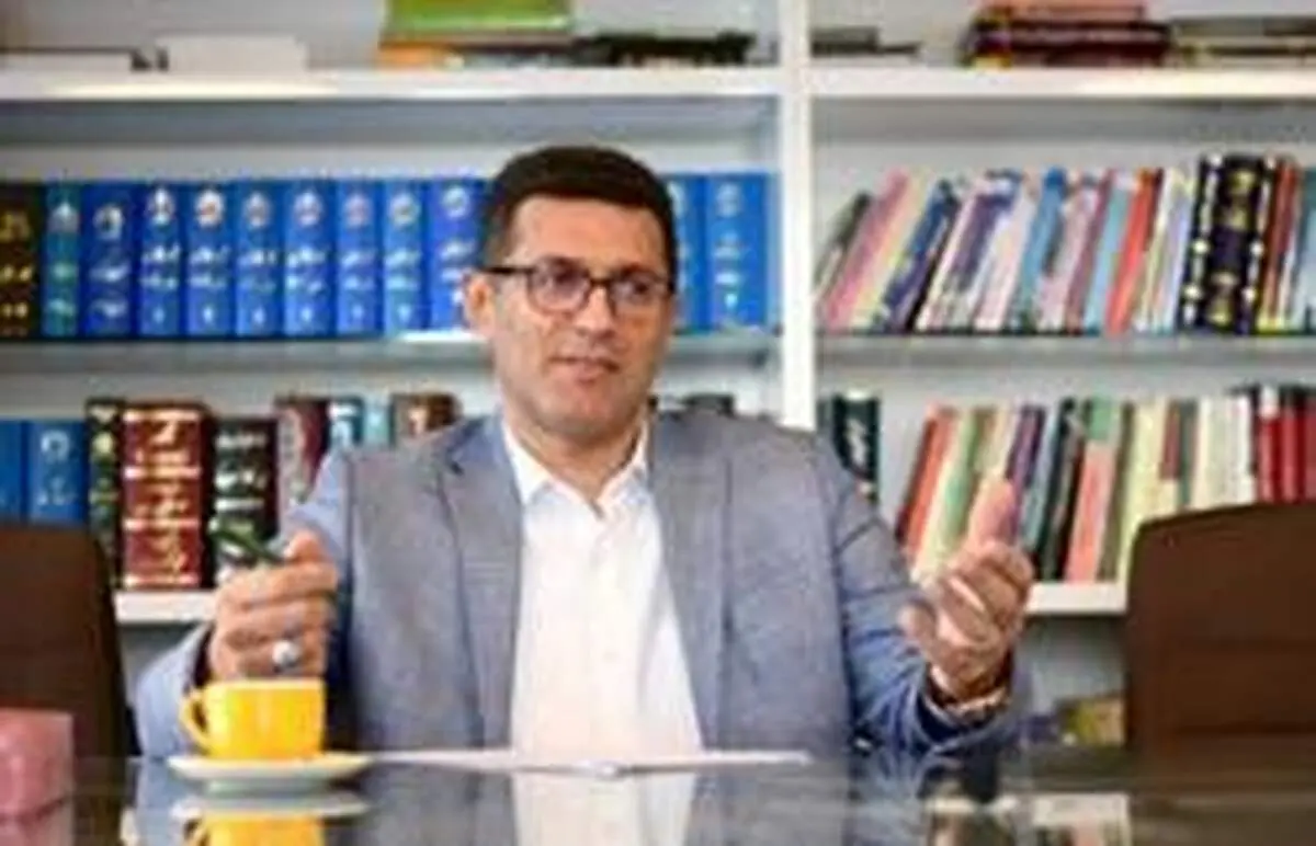 رئیس فدراسیون از خودکامگی دست بکشد