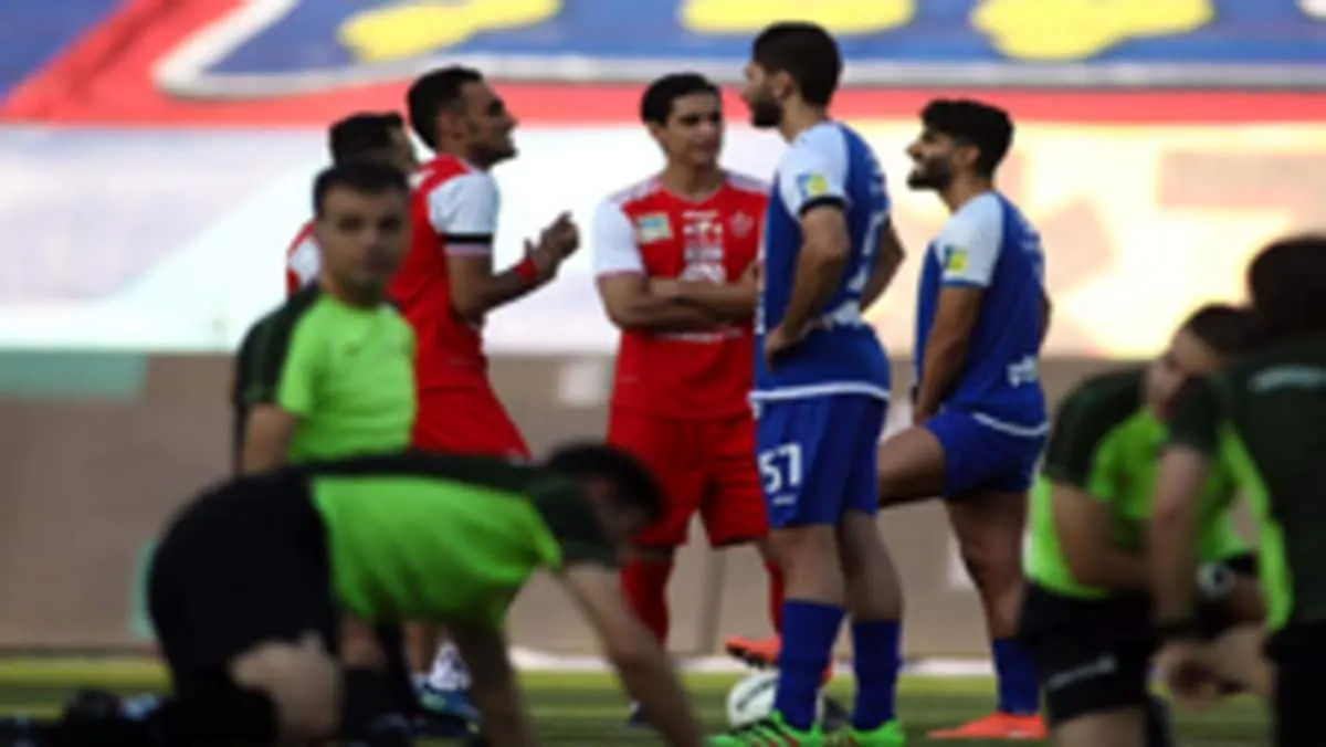 تصویر هواداران پرسپولیس روی قسمتی از سکو‌های ورزشگاه آزادی
