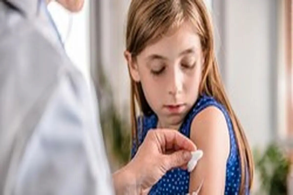 مقاومت والدین انگلیسی برای واکسینه فرزندانشان علیه کرونا