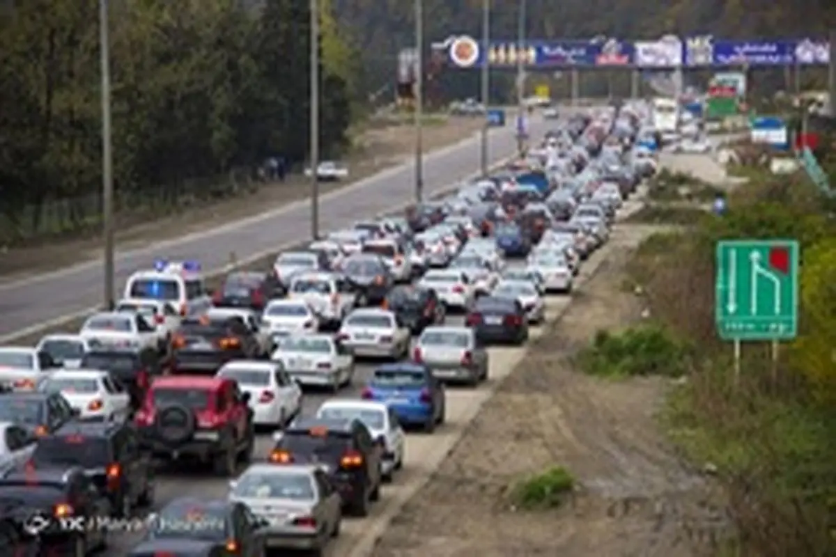 تداوم ترافیک سنگین در محور‌های مواصلاتی/ جاده چالوس یک طرفه شد