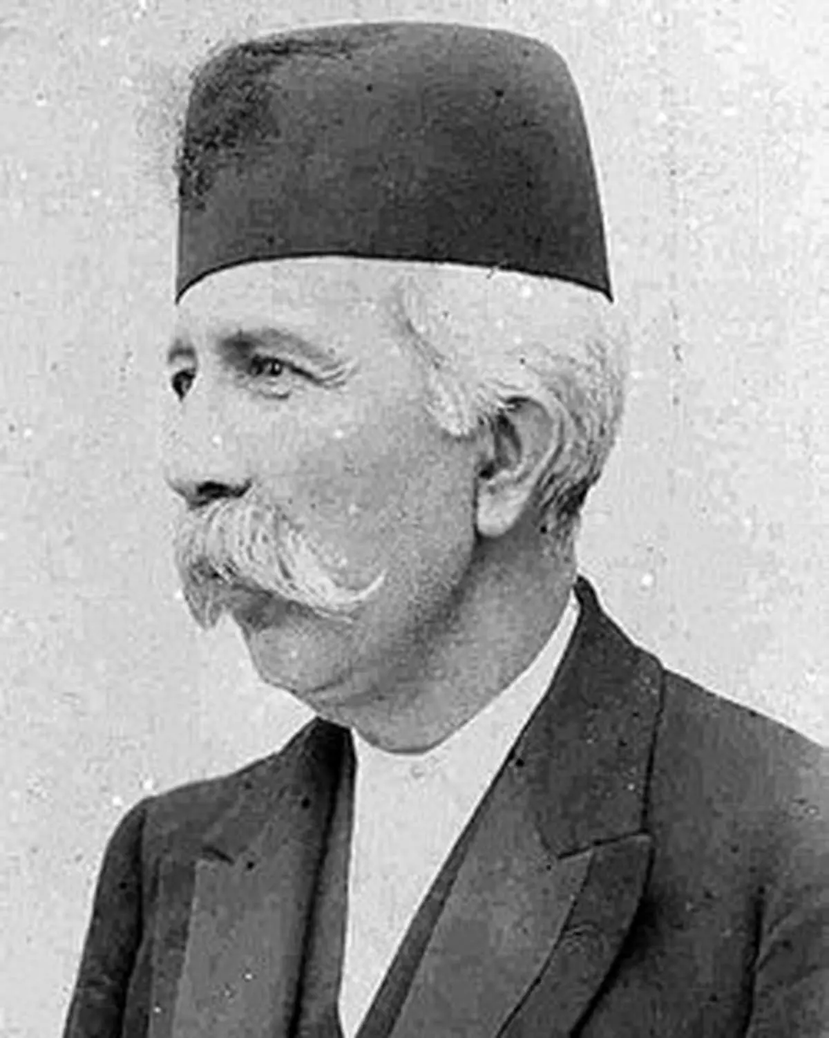 مرگ مستوفیالممالک