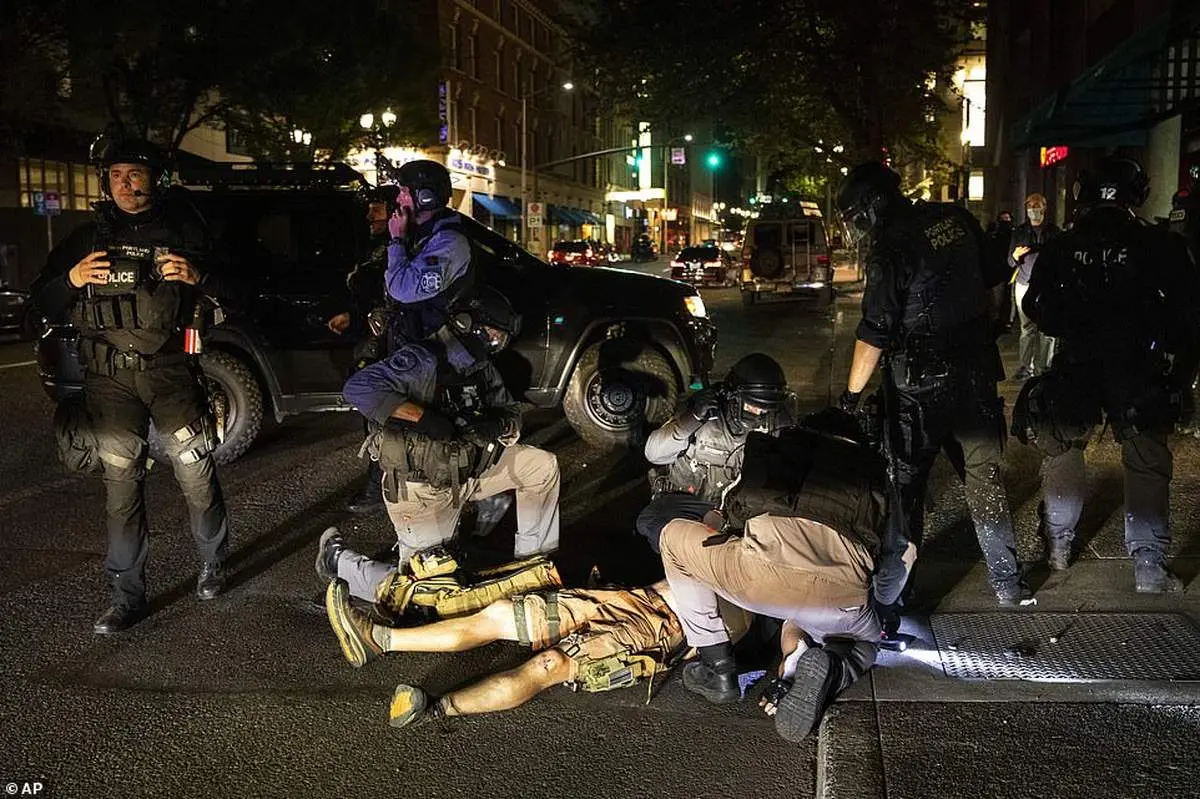 اعتراضات و درگیری‌های مرگبار در پورتلند؛ یک نفر کشته شد+ فیلم