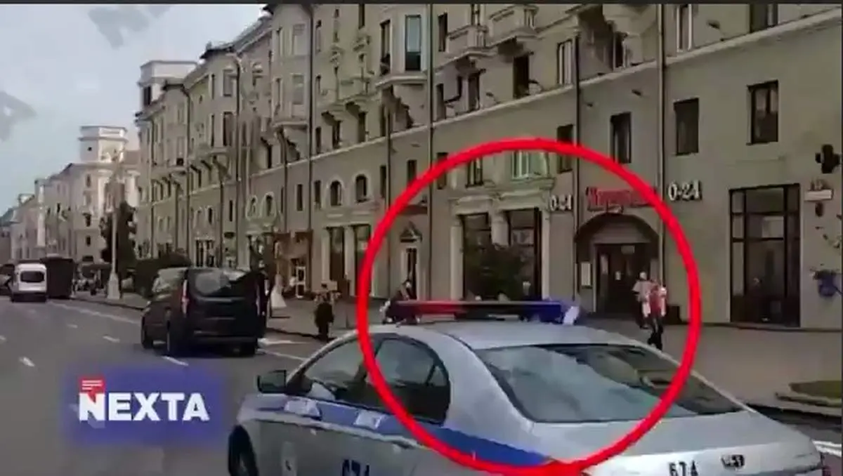 نجات یکی از معترضین بلاروس از دست نیروهای امنیتی لباس شخصی+ فیلم