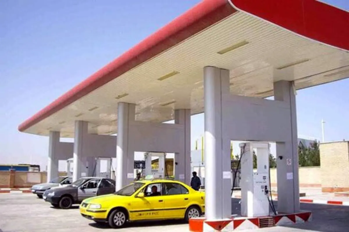 لحظه انفجار پژو در هنگام سوخت گیری+فیلم