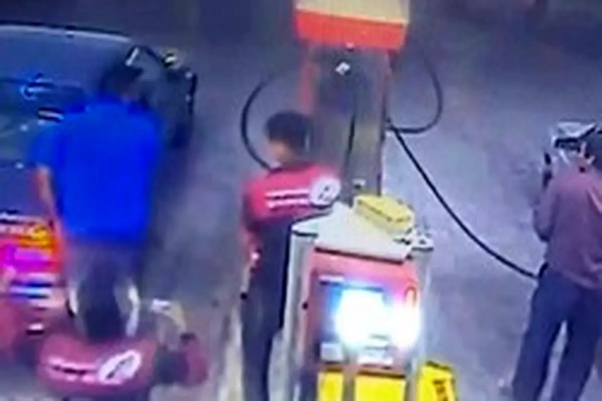 حمله قداره کش ها به مسئولان پمپ بنزین در همدان + فیلم