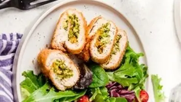 طرز تهیه رولت مرغ پنیری با کلم بروکلی