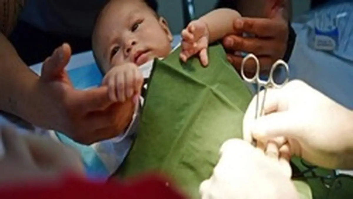 علائم پیچ خوردگی بیضه در کودکان پسر