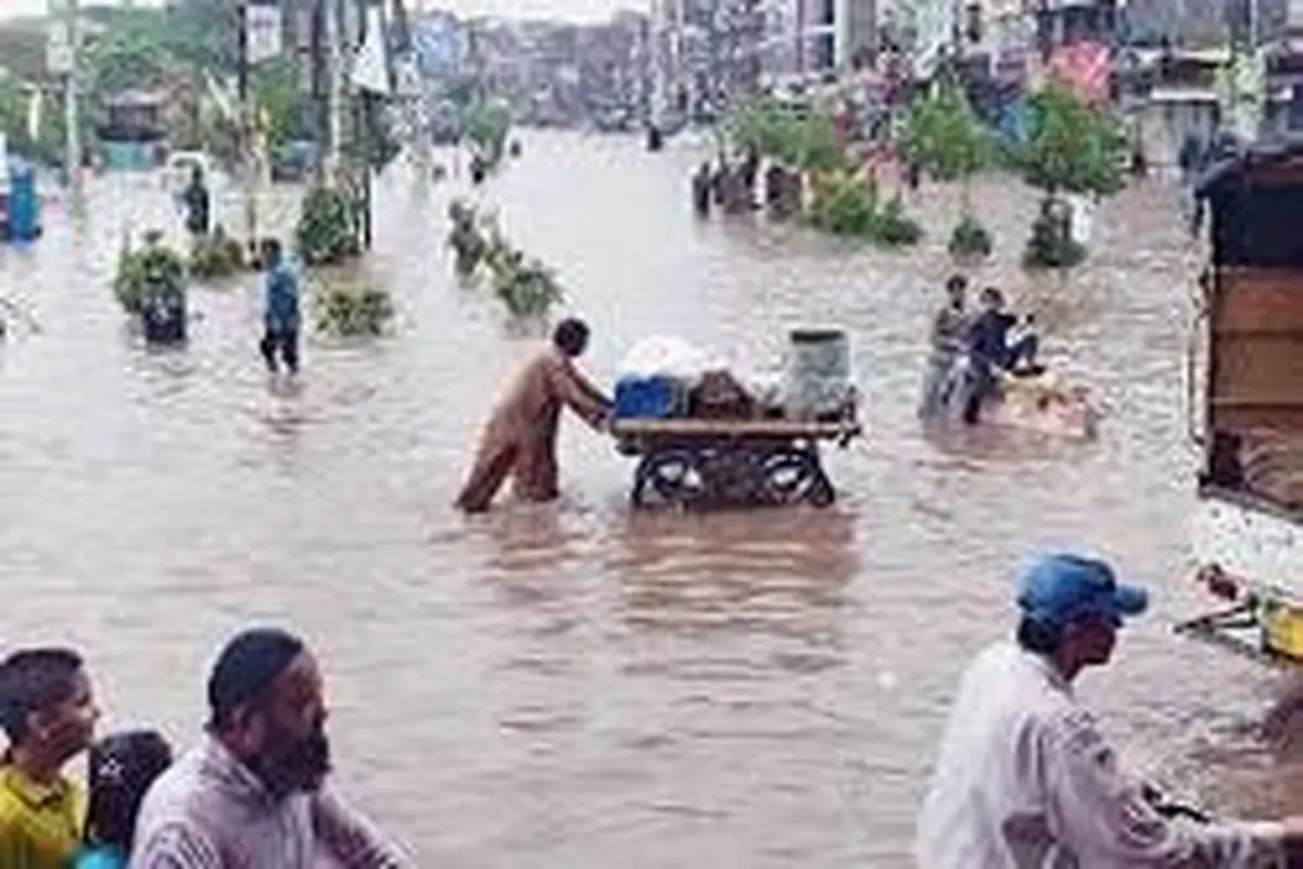 سیلاب بی‌سابقه در پاکستان/ ۲۲۰ نفر قربانی و صد‌ها تَن مصدوم شدند