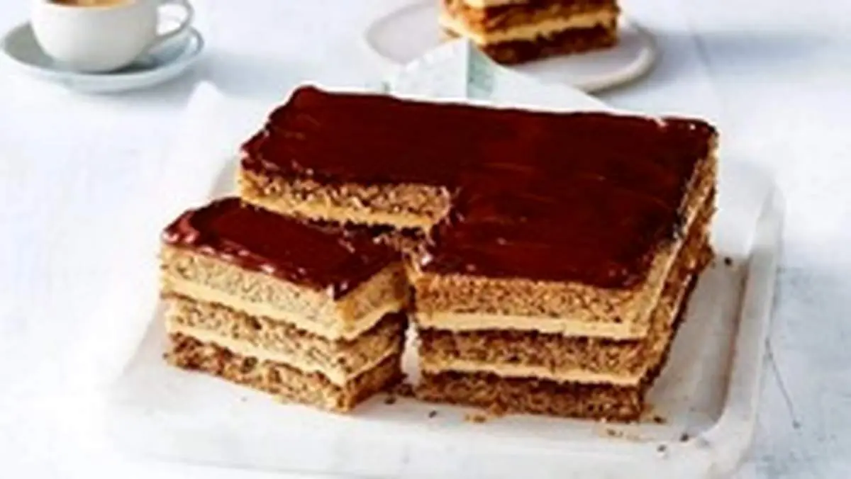 طرز تهیه کیک فندقی خوشمزه به سادهترین روش