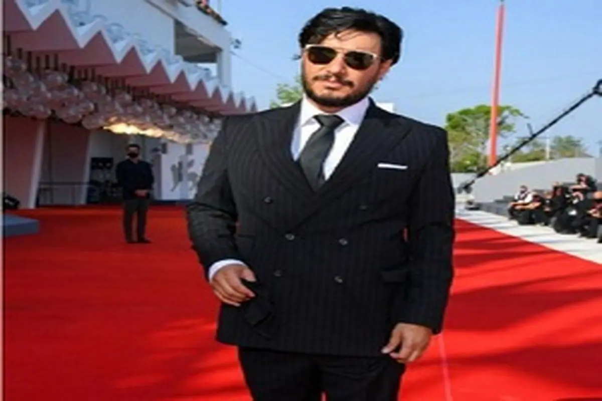تیپ مشکی‌ جواد عزتی در جشنواره ونیز
