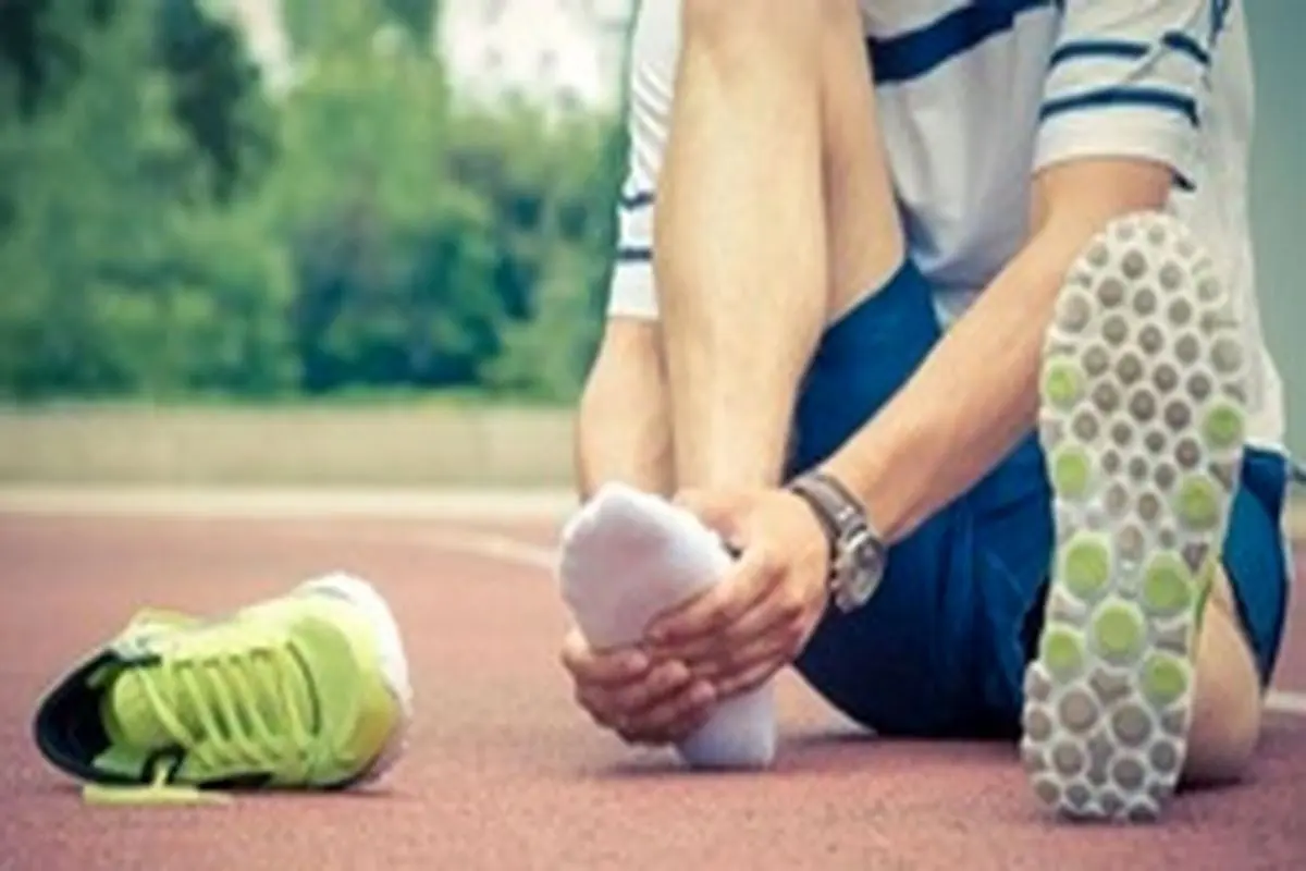علت گرفتگی عضلات پا چیست؟
